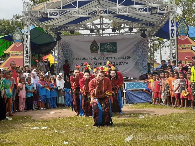 Salah satu adat istiadat dari daerah cirebon adalah