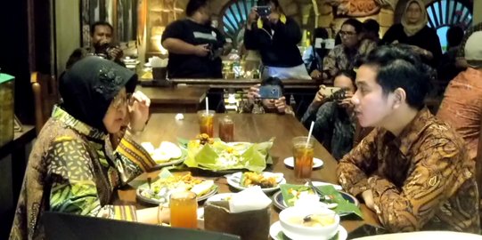 Gibran dan Risma Makan Siang Bareng di Pecel Solo