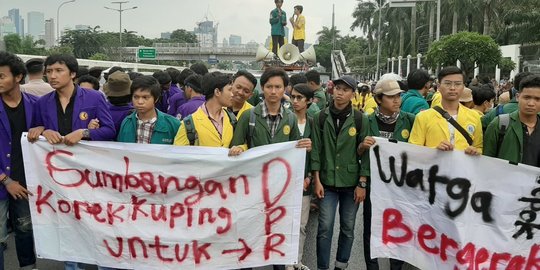 Demo di DPR, BEM Seluruh Indonesia Tolak Omnibus Law