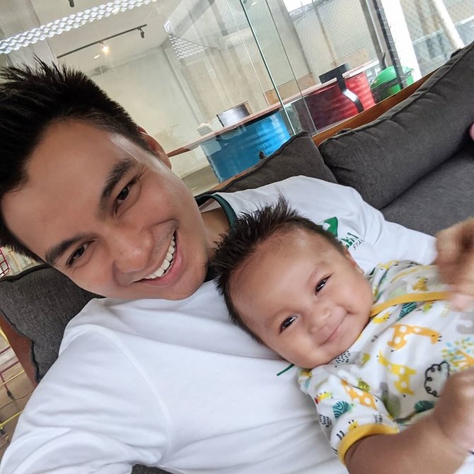  Baim  Wong Ajak Kiano  Foto Selfie Ekspresinya Bikin Gemas 