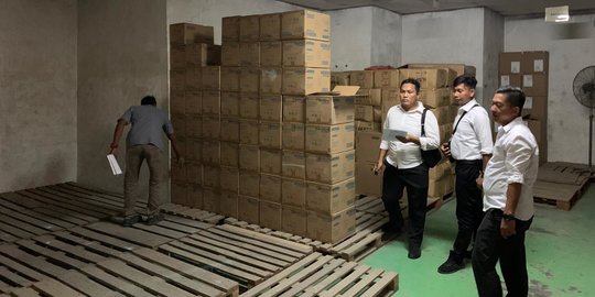 Polisi Gerebek Gudang Penyimpanan Masker dan Hand Sanitizer Ilegal di Batam