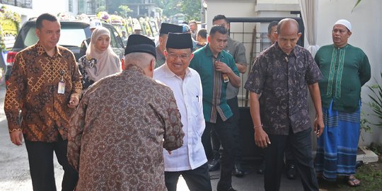 Tekan Penyebaran Virus Corona, JK Imbau Jemaah Bawa Sajadah Sendiri saat ke Masjid