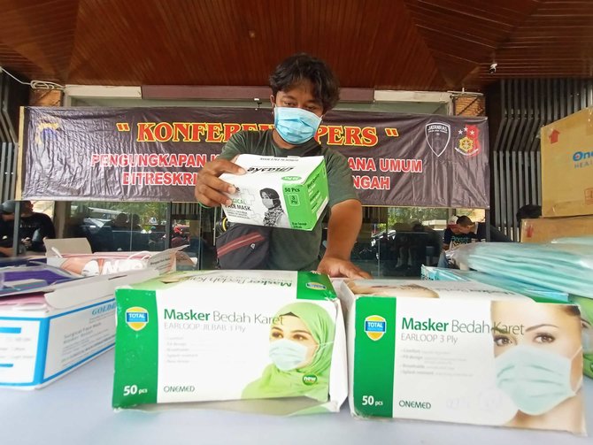 penangkapan penimbun masker di semarang