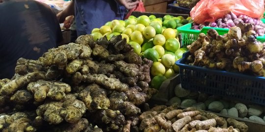 Harga Jahe Merah Hingga Kunyit Lebih Mahal dari Ayam Potong