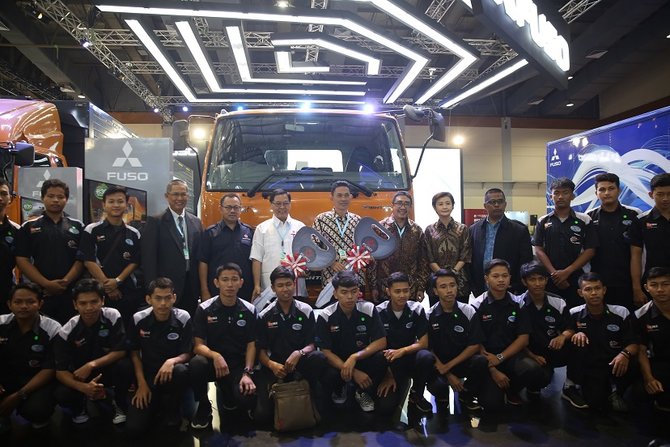 kegiatan csr mitsubishi fuso di giicomvec 2020