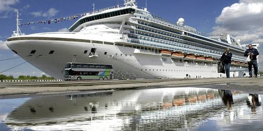 Kapal-Kapal Pesiar yang 'Terombang Ambing' di Laut karena Virus Corona