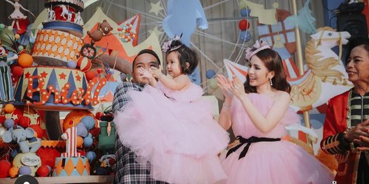 Ulang Tahun Pertama, Anak Momo Geisha Dapat Kado Hermes