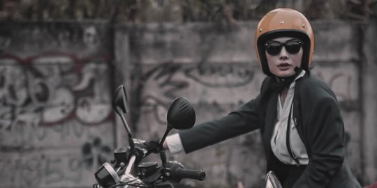 9 Potret Nabila Putri Hobi Kendarai Moge, 'Macho' Tapi Tetap Cantik
