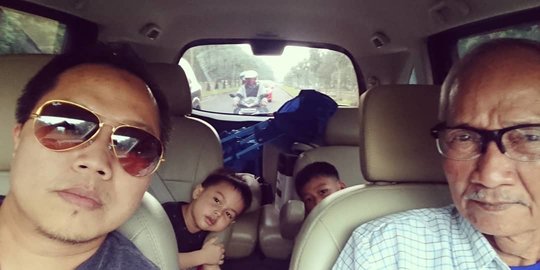 Ayah Sandhy Sandoro Meninggal Dunia