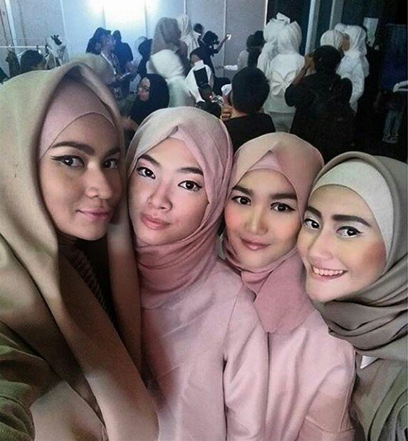 Berhijab, Ini 7 Foto Ayu Maulida Puteri Indonesia 2020 ...