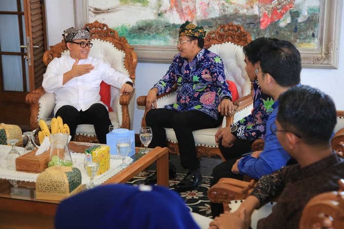 walikota malang dan bupati banyuwangi saling berbagi tips pengembangan daerah