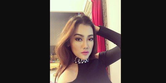 Jadi Istri Bule, Ini 6 Potret Nia Anggia Adik Mendiang Julia Perez