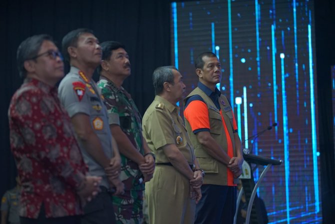 kapolri jenderal pol idham azis puji aplikasi pemantau karhutla