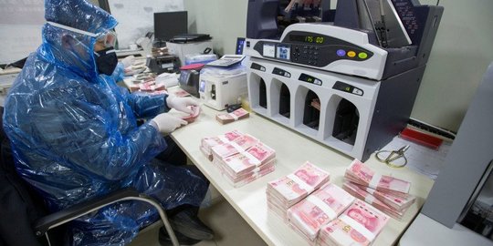 Benarkah Virus Corona Bisa Disebarkan Lewat Uang Kertas?