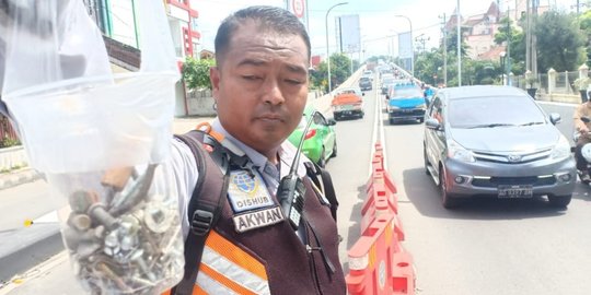 Dishub Kota Solo Sisir Ranjau Paku di Flyover Manahan Solo