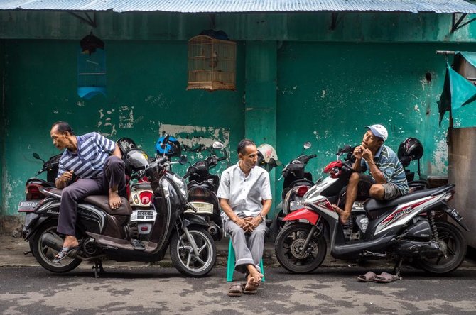 4 kebiasaan tukang parkir yang datang nggak diundang muncul nggak diharapkan