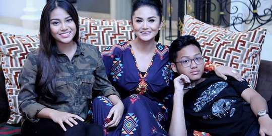 Pasca Orang Tua Cerai, Ini 3 Fakta Hubungan Aurel & Azriel dengan Krisdayanti
