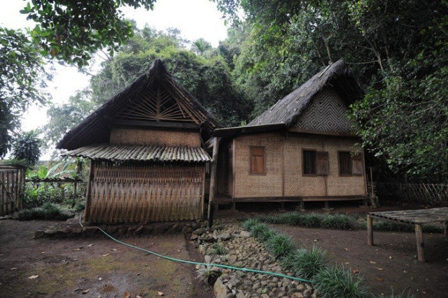 rumah adat cikondang