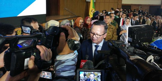 Menteri Edhy Prabowo Raih Gelar Doktor Ilmu Komunikasi dari Unpad