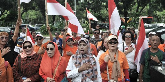 Aksi Gerakan Rabu Orange Geruduk Balai Kota