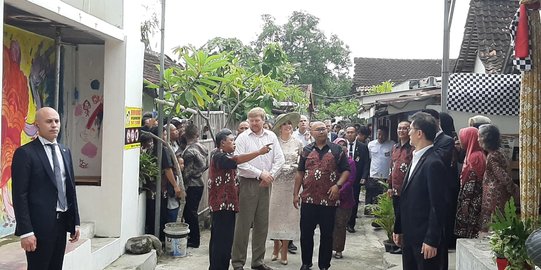 Kunjungi Kampung Cyber Yogyakarta, Raja dan Ratu Belanda Ambil Pesanan Batik