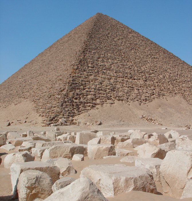 Mesir Juga Punya Piramida Berwarna Merah