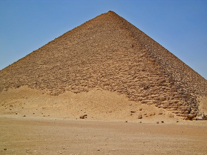 Mesir Juga Punya Piramida Berwarna Merah
