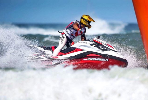 6 Potret Aero Aswar Atlet Jetski yang Digosipkan Dekat 