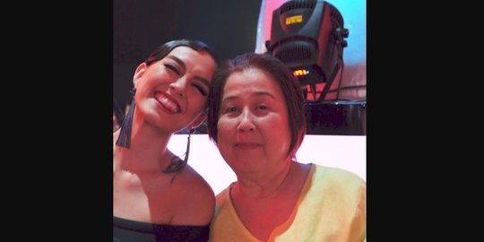 5 potret jenny siswono ibunda agnez mo, dulu seorang atlet tenis meja