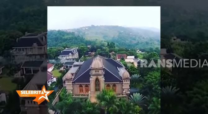 11+ Rumah Kaya Istana PNG