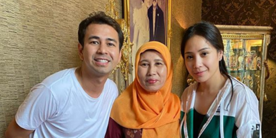 Fans Berat sampai Lupa Anak, Ini Momen Seru Pertemuan Ibunda Inul dengan Raffi Nagita