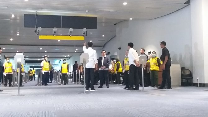 jokowi tinjau bandara soekarno hatta terkait virus corona