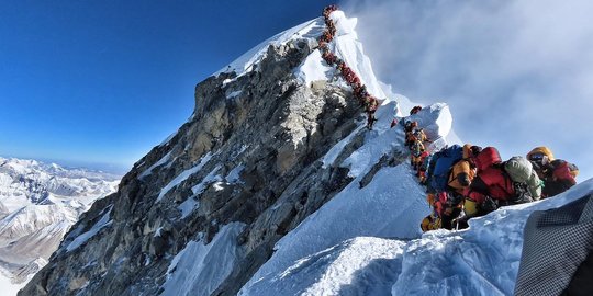 Pemerintah Nepal Tutup Pendakian Gunung Everest Terkait Corona