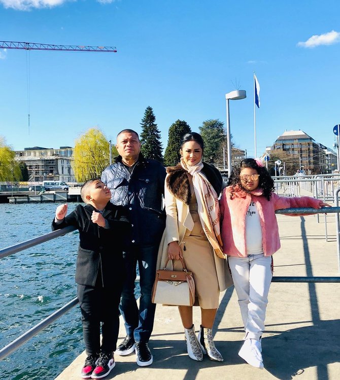 keluarga krisdayanti liburan di swiss