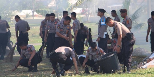 Personel Polda Aceh Gelar Kerja Bakti Cegah Penyebaran Corona