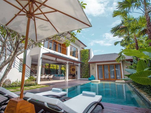 12 artis ini punya hotel dan villa mewah
