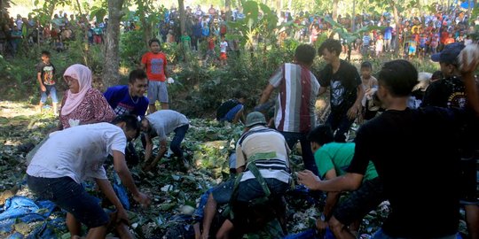 Tradisi Perang Nasi di Ngawi, Perayaan Musim Panen dengan Aksi Saling Lempar Nasi
