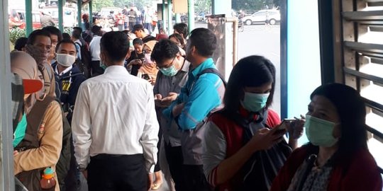 Pembatasan Operasional untuk Cegah Corona, Ini 6 Potret Antrean Transjakarta