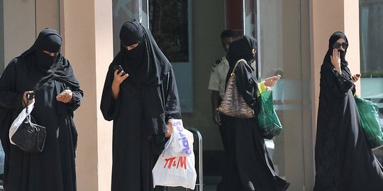 Arab Saudi Tutup Mal, Larang Restoran, dan Kafe Beroperasi