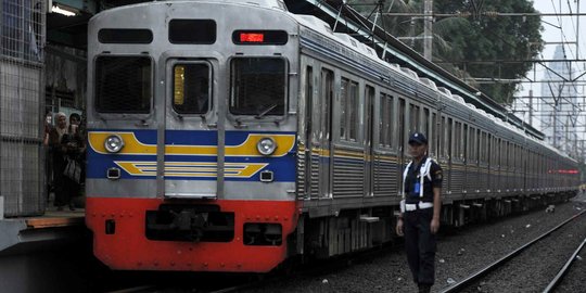 Penumpang KRL Turun 32 Persen