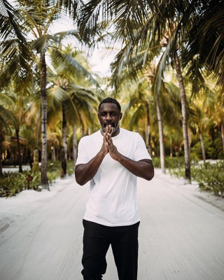 bintang film marvel idris elba positif corona