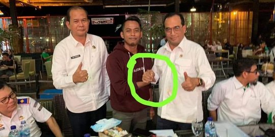 CEK FAKTA: Hoaks Warga Positif Corona Setelah Salam Komando dengan Menhub