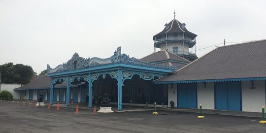 Cegah Virus Corona, Masjid Agung Surakarta Gulung Karpet