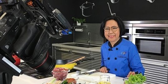 5 Potret Terbaru Sisca Soewitomo, Masih Aktif Mengisi Program Memasak