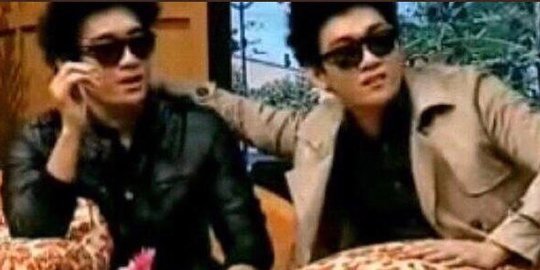 7 Potret Ifan Seventeen Bersama Kembarannya, Mirip Banget!