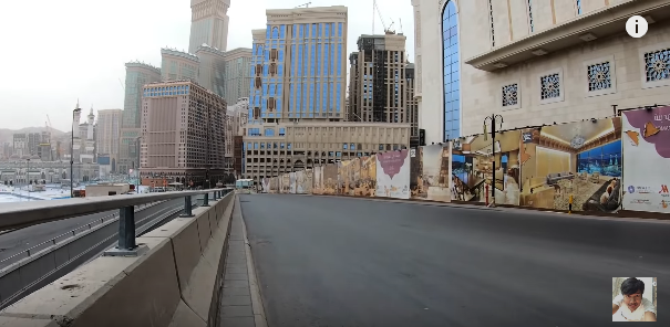 jalanan makkah kosong nyaris tak ada mobil