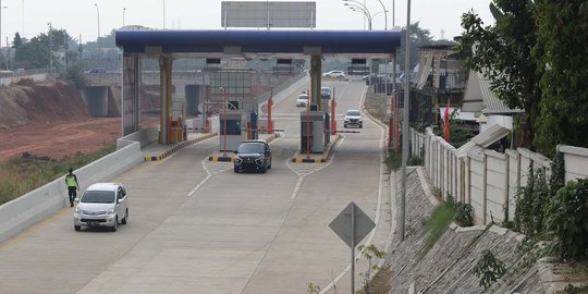 Hari Ketiga Kerja di Rumah, Jalan Tol Jakarta Tampak Lengang