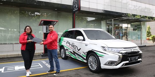 Mitsubishi Outlander PHEV Dicoba Sebagai Armada Taksi Online selama 3 Bulan