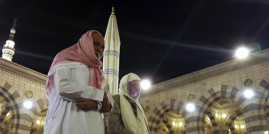 saudi tiadakan salat berjemaah di masjid, kecuali di masjidil haram dan masjid nabawi