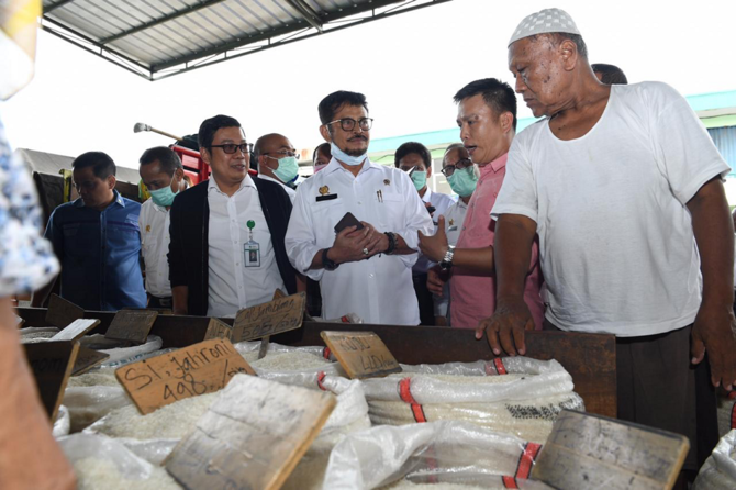 mentan sidak ketersediaan pangan di food stasion tjipinang raya